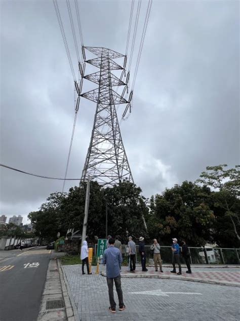 電塔影響|有人長期住在高壓電塔附近嗎